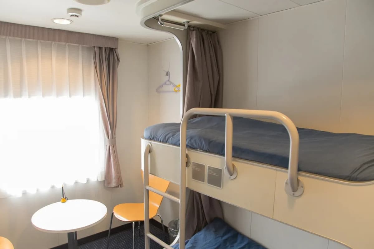 Private Cabin for 2 with bunk beds on the New Camellia
