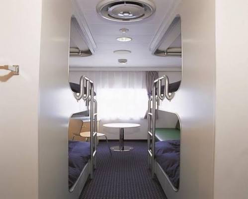 Private Cabin for 4 with bunk beds on the New Camellia